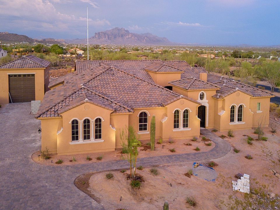 1st image of 2538 N Calderon Cir