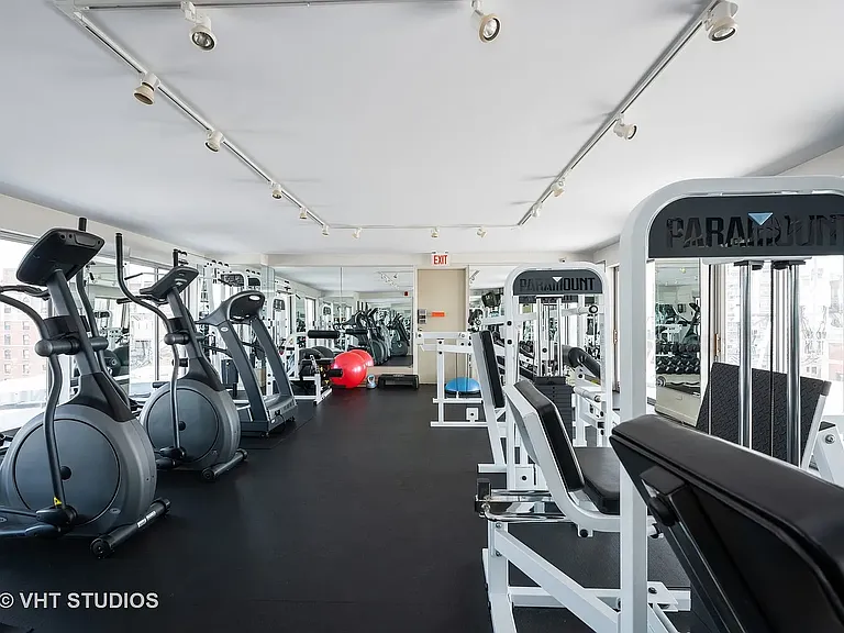 450 W Briar Pl #11M — Photo 9