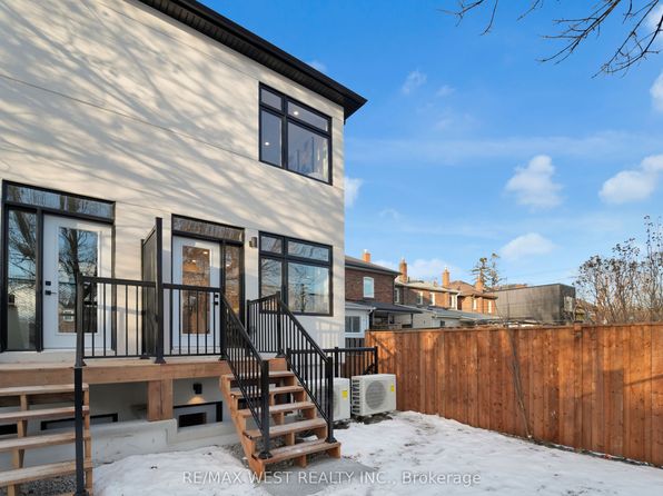 519 Saint Johns Rd #2, Toronto, ON M6S 2L7