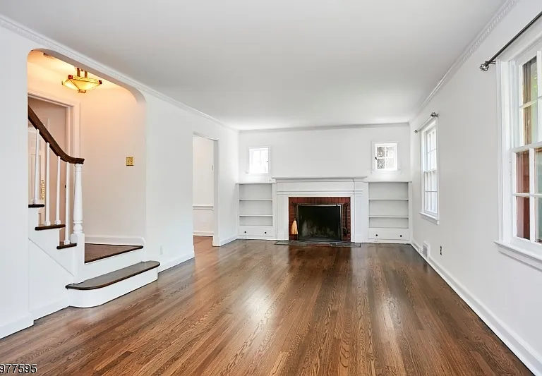 742 Ridgewood Rd — Photo 2