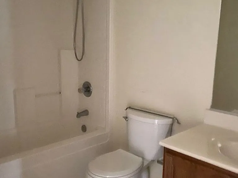 6108 Shrewsbury Sq — Photo 16