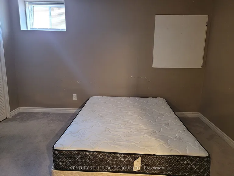 11 Silver Maple Cres — Photo 6