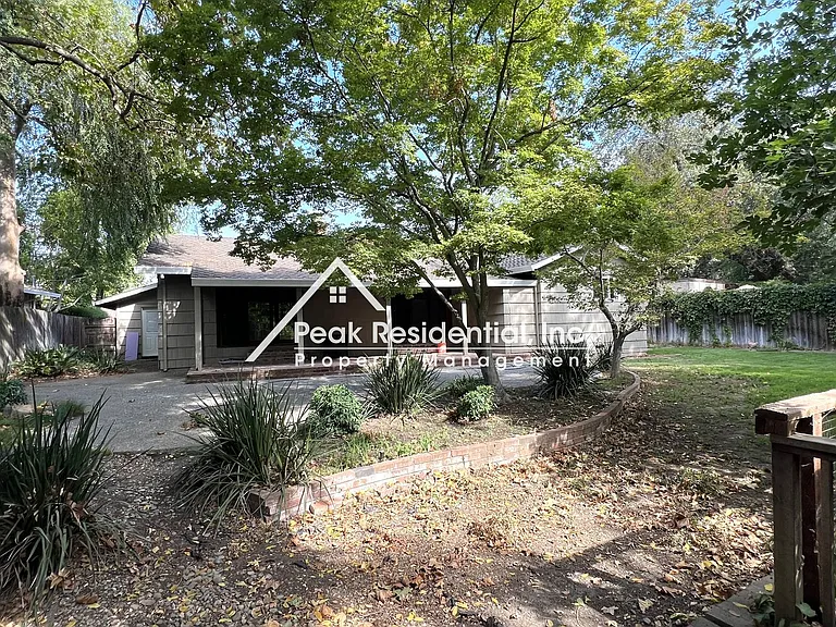 4552 Briarwood Dr — Photo 24