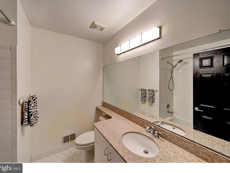 406 Pebble Creek Ct — Photo 15