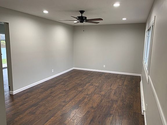 2nd image of 39569 Carol Ln