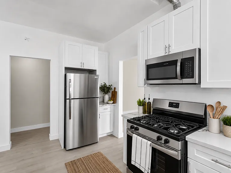 211 N Vendome St #1/2 — Photo 2