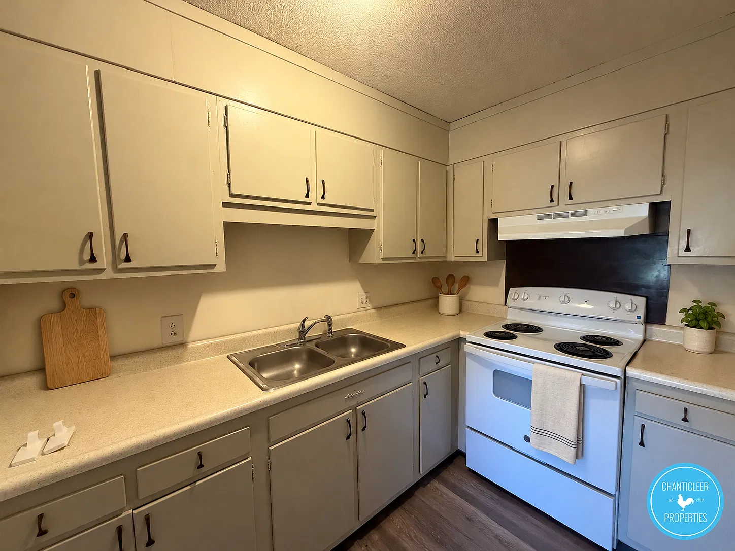 Woodlea Apartments — Photo 2