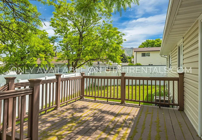 485 E 1150 N #4 — Photo 18
