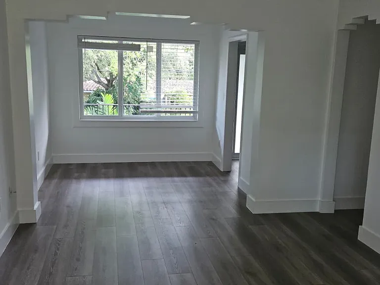 9005 NE 8th Ave #9 — Photo 2