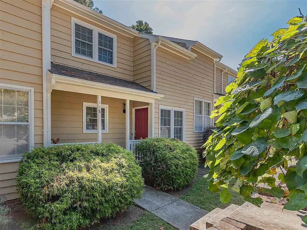 2 bed, 1800 sqft, $2,100 — Photo 1