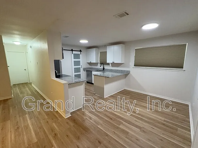 6119 Shawn Ln — Photo 5