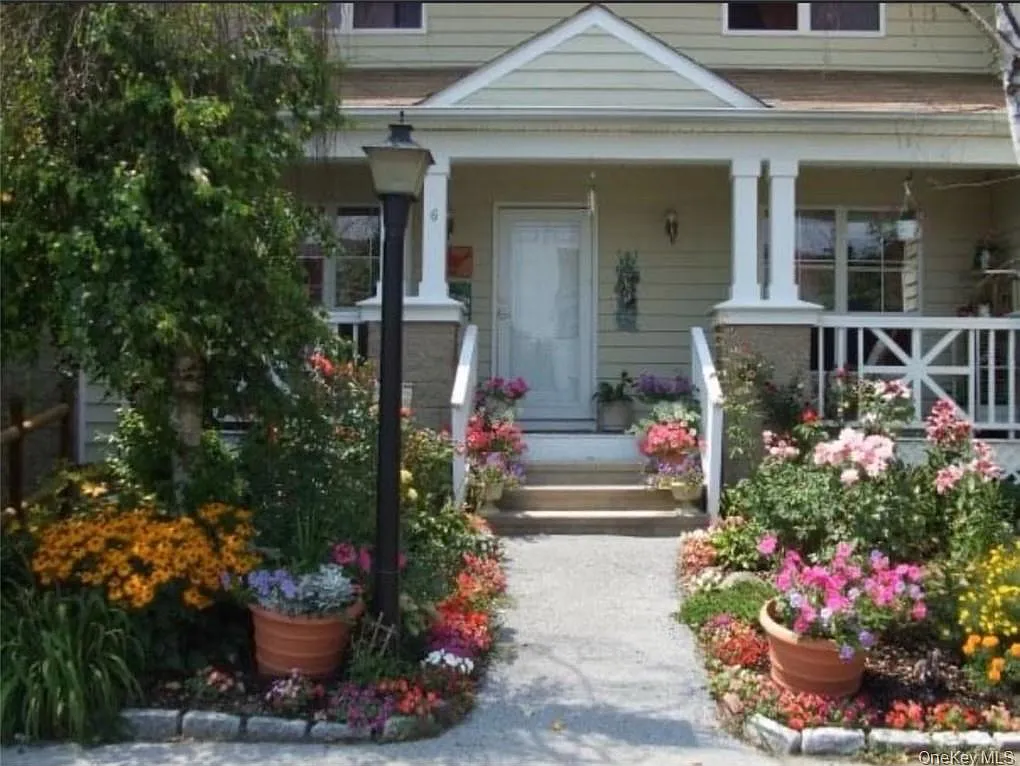 3 bed, 2.5 bath, 1380 sqft, $3,300 — Photo 1