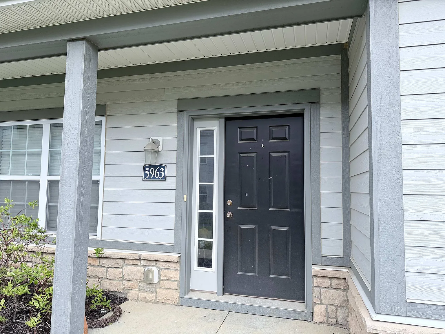 3 bed, 1989 sqft, $2,400 — Photo 2