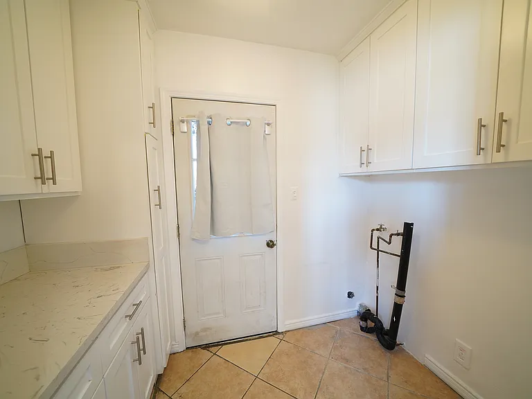 13719 S San Pedro St — Photo 8