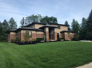 31263 Estate Woods Ct, Farmington Hills, MI 48331