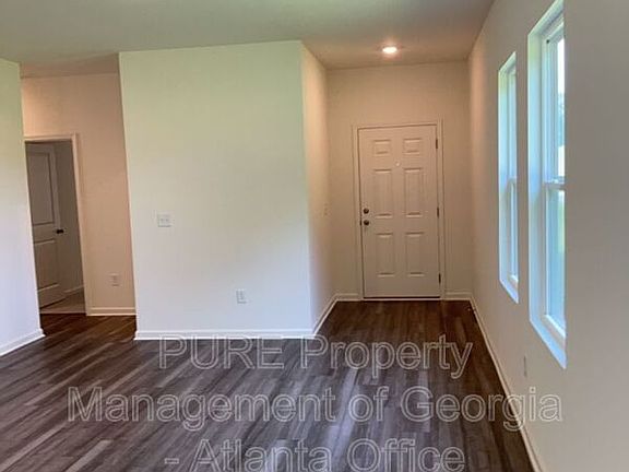 3rd image of 25 Crescent Dr
