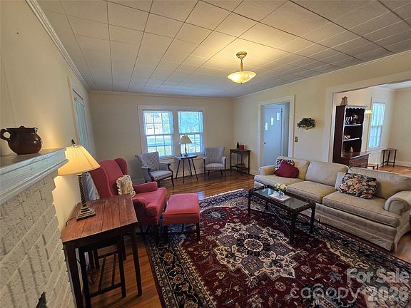 4th image of 181 Williamson St