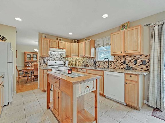 5th image of 605 Oriole Dr