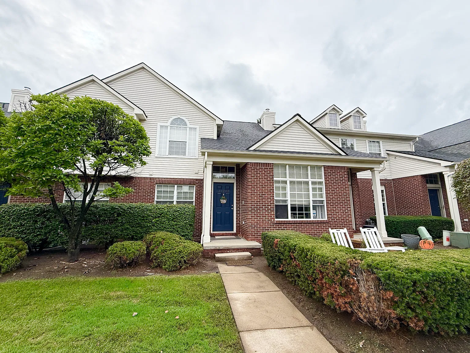 2 bed, 2041 sqft, $2,400 — Photo 1