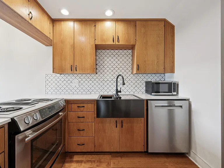 2474 NW Marshall St #B — Photo 8