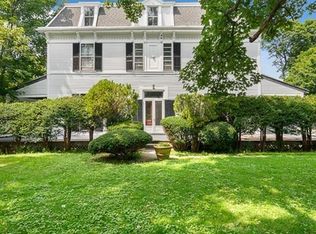 15 Cliff St, Nahant, MA 01908