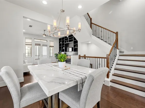 411 T C Jester Blvd, Houston, TX 77007