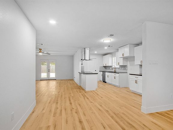 4th image of 615 S 7th St
