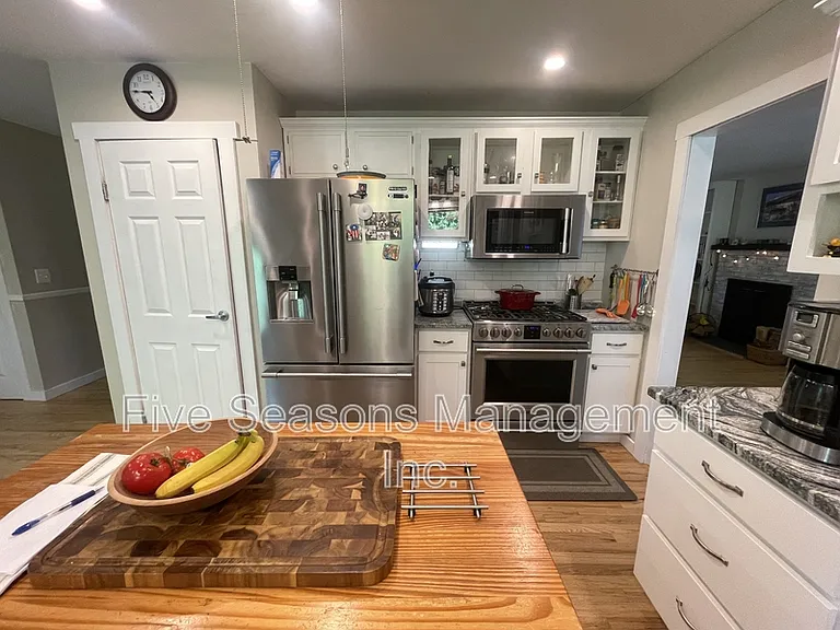 70 Pleasant Ave — Photo 14