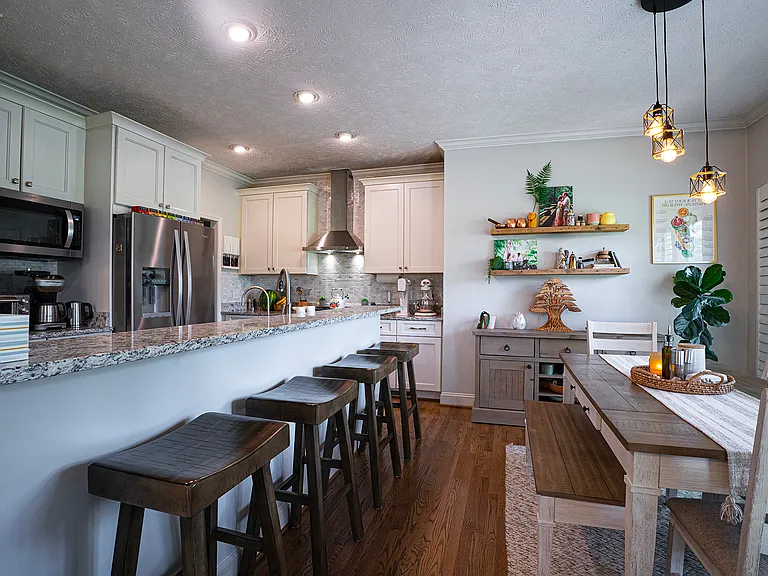 6028 Iverleigh Cir — Photo 7
