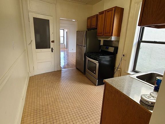 4th image of 25-47 35th St #3R