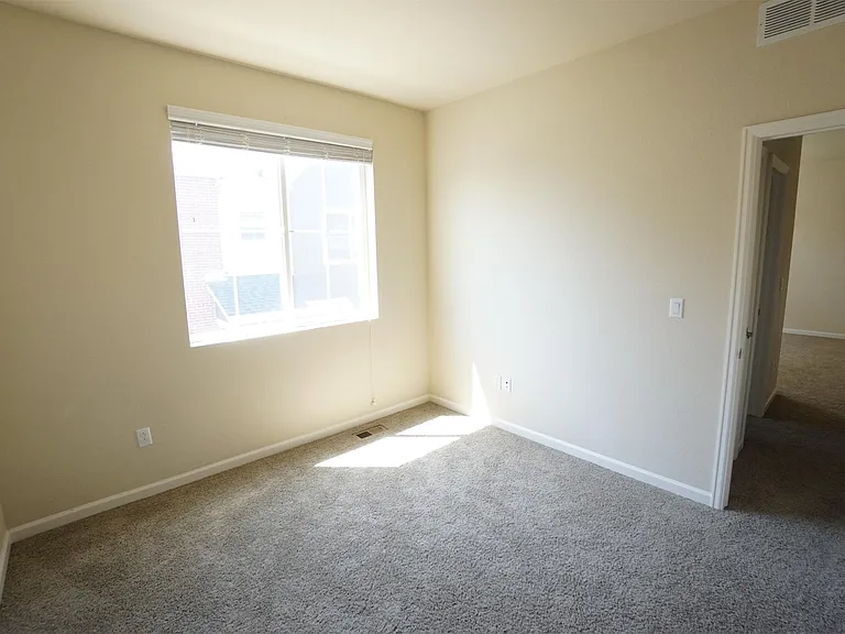 2221 Ulster St — Photo 9