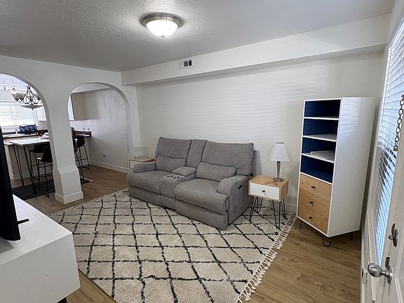 4th image of 475 N Redwood Rd W #31