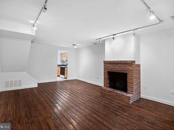 3rd image of 1110 Lombard St APT 16