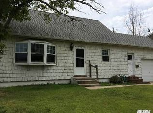 43 W 22nd St, Deer Park, NY 11729
