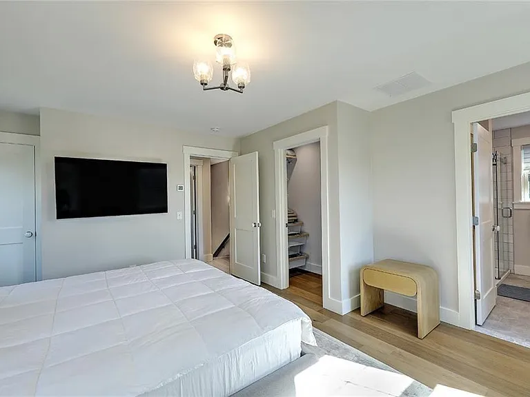 137 Rosebriar Ave — Photo 23