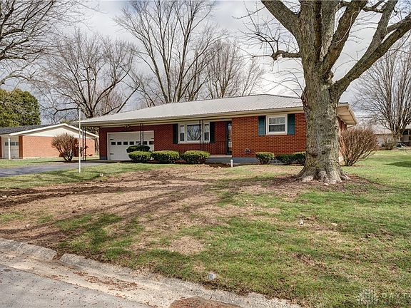 3rd image of 1079 Donald Dr