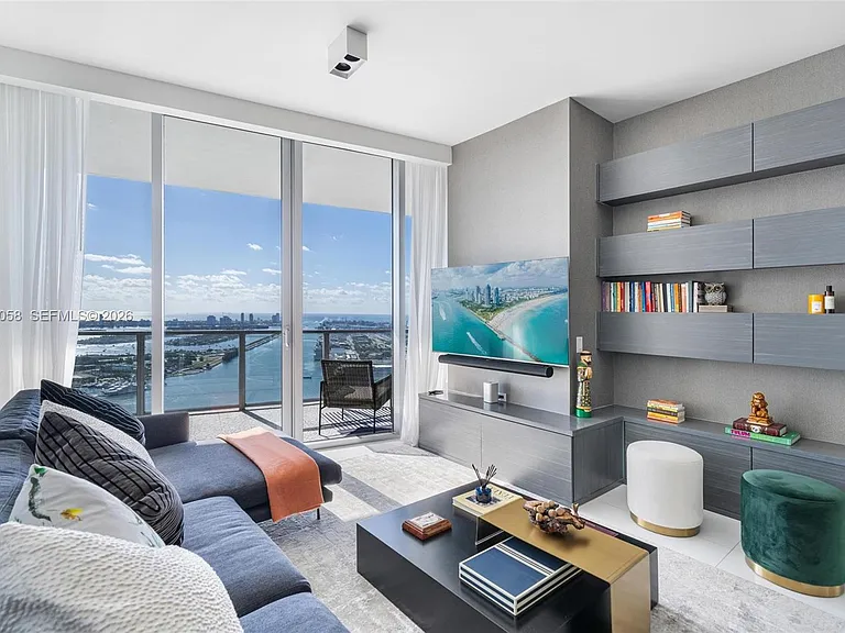 1100 Biscayne Blvd #5203 — Photo 11