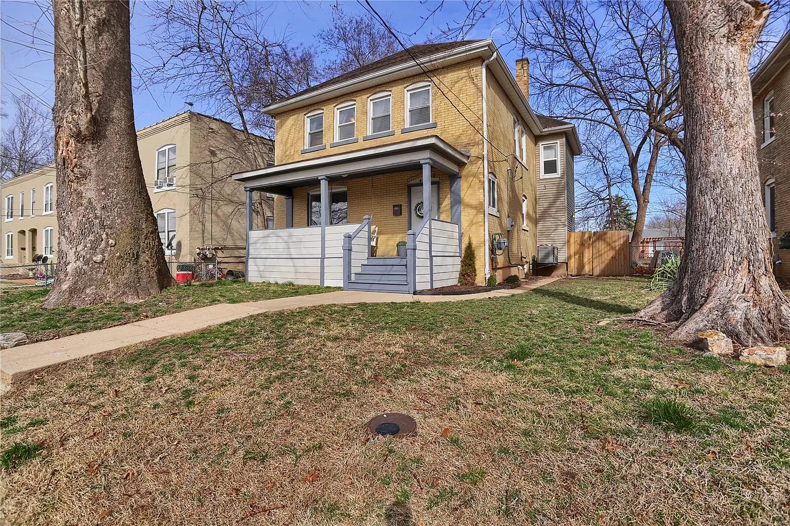 426 Benton St photo 1