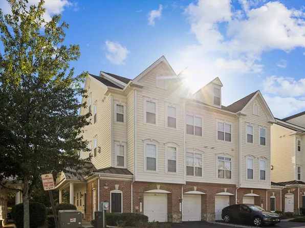 6821 Hampton Bay Ln, Gainesville, VA 20155