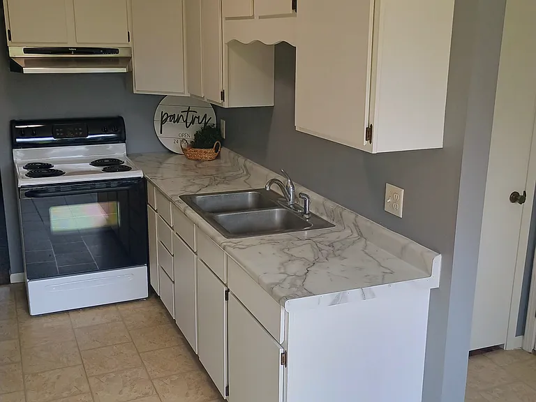 320 Johnson St SE #D — Photo 1