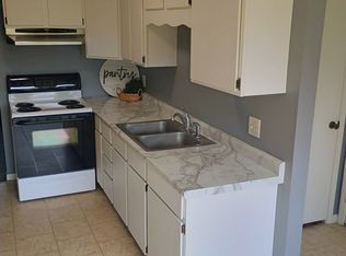 320 Johnson St SE #D, Caledonia, MI 49316