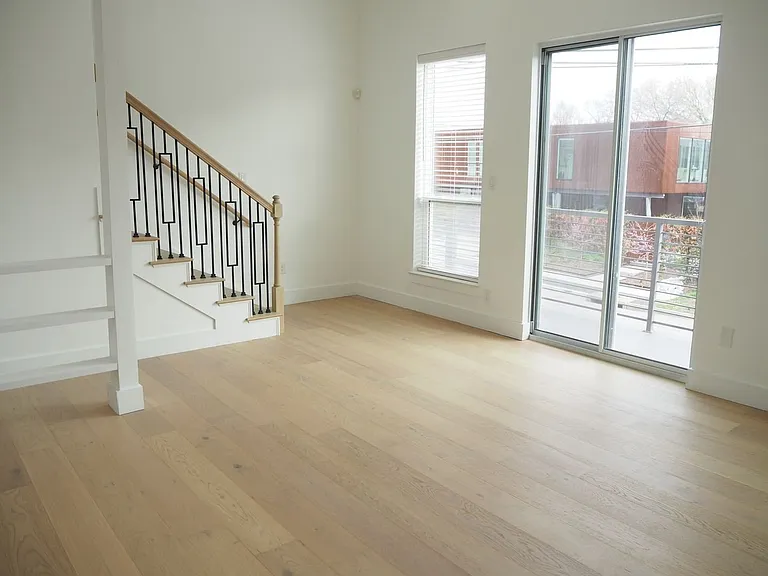2349 N Carroll Ave — Photo 9