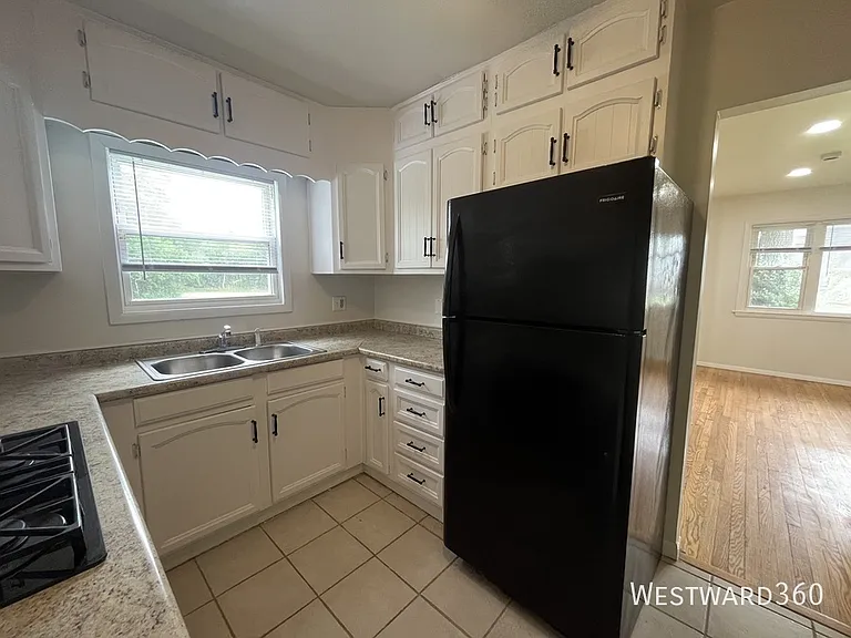 1104 Isabel Dr — Photo 10