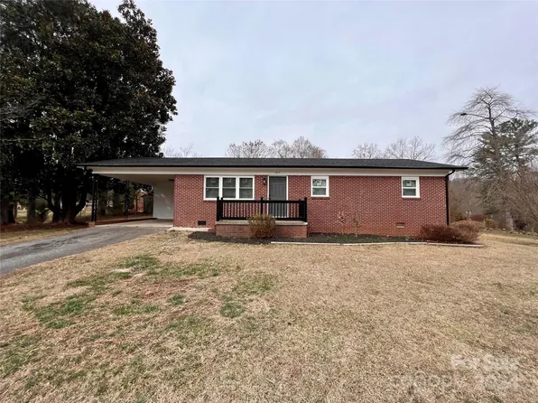 705 Wooddale Pl, Lenoir, NC 28645