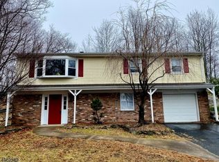 18 Byram Bay Rd, Hopatcong, NJ 07843