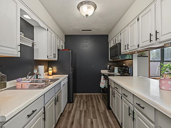 3rd image of 500 E Main St APT 6