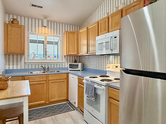 5th image of 3156 Fox Run Drive