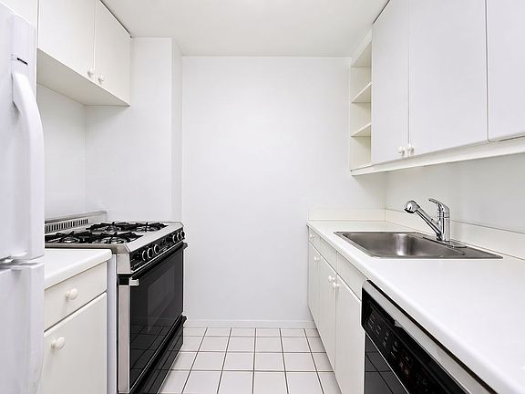 4th image of 106 Central Park S APT 17O