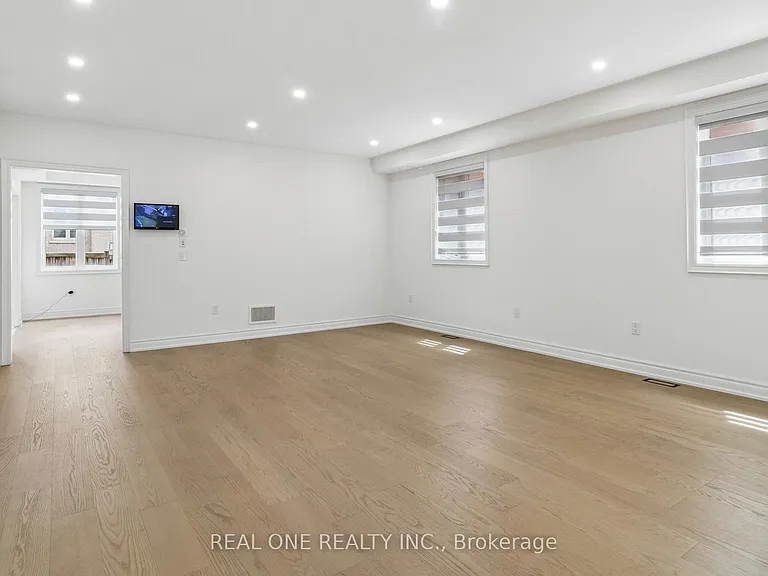 19 Rivoli Dr — Photo 8