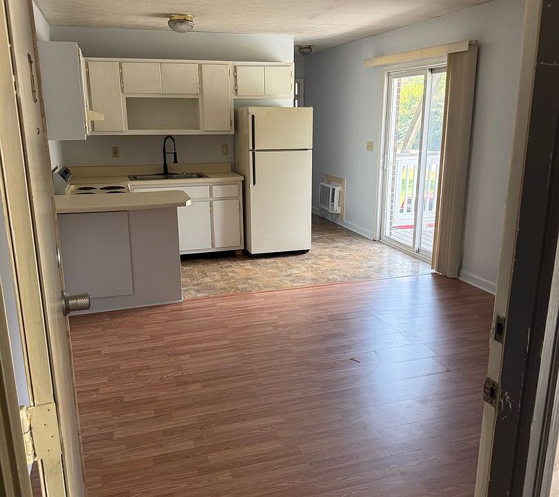 1st image of 499 N Hawkins St #16